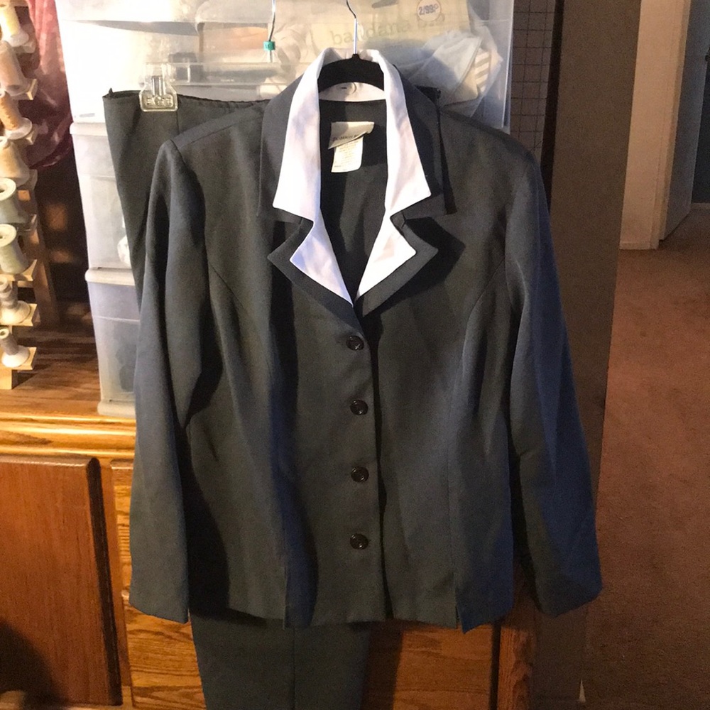 Two piece pant suit, gray, Fashion bug, size 14